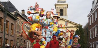 WE ZITTE GEBAKKE MEEJ D’N OPTOCHT IN STRIENESTAD!